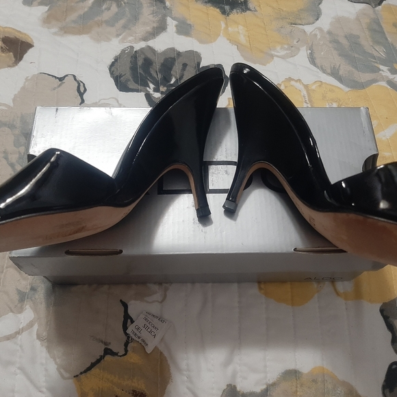 Shoes - Picture 2 of 11